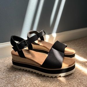 NEW Toms sandals
